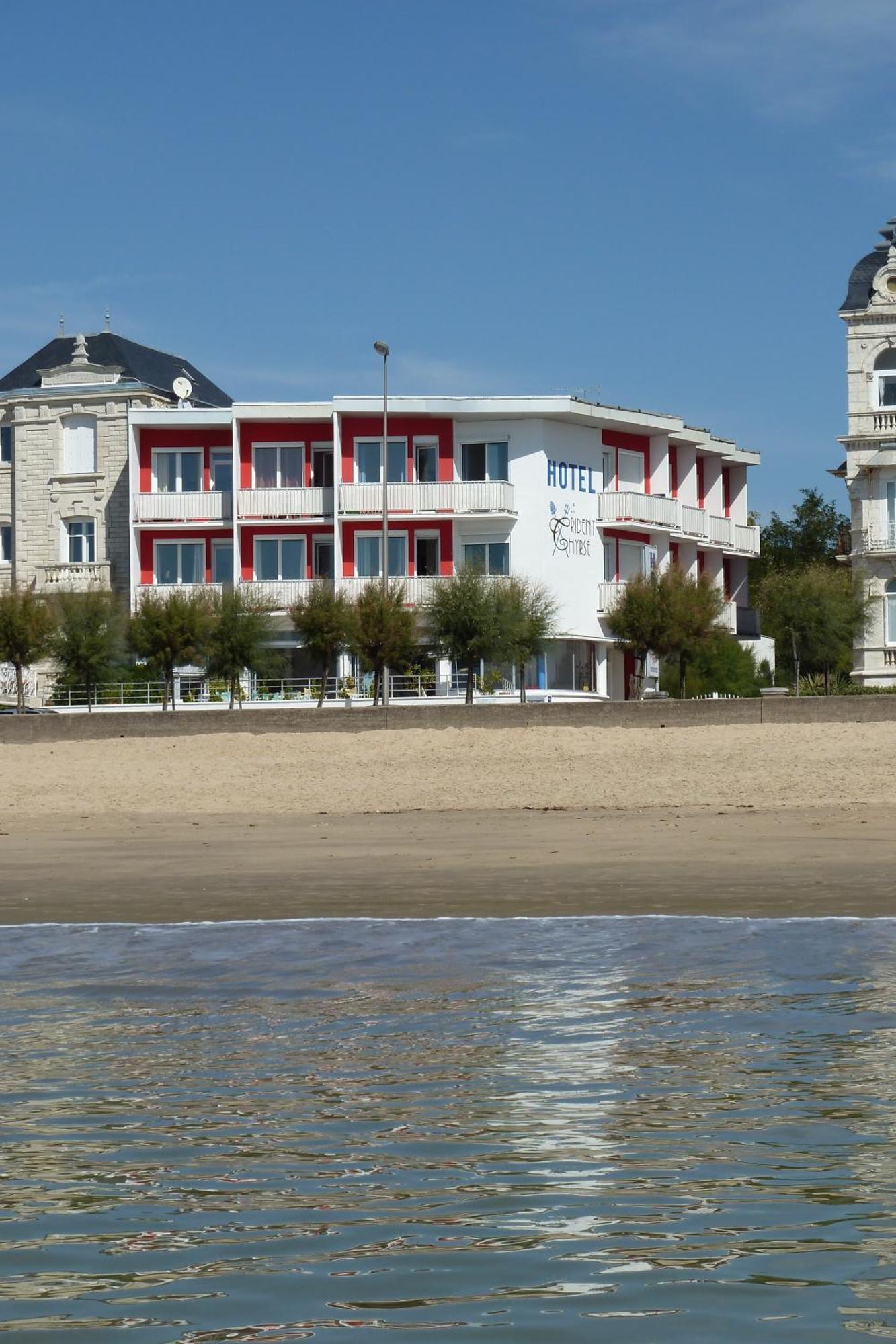 Hotel Le Trident Thyrse รัวย็อง ภายนอก รูปภาพ