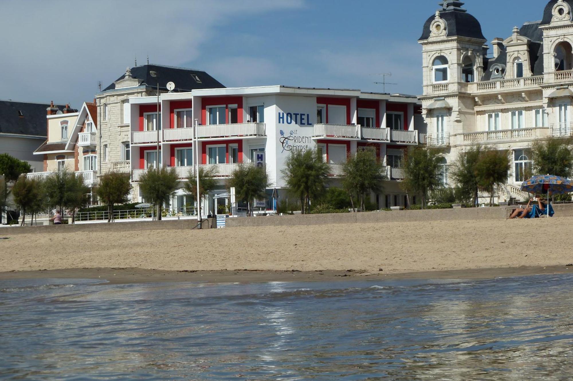 Hotel Le Trident Thyrse รัวย็อง ภายนอก รูปภาพ
